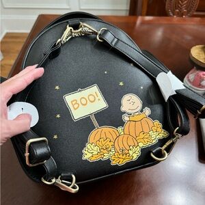 Loungefly Halloween peanuts backpack, pumpkin lights up